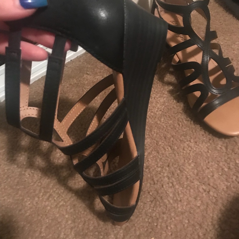 Sandals - Picture 3 of 3